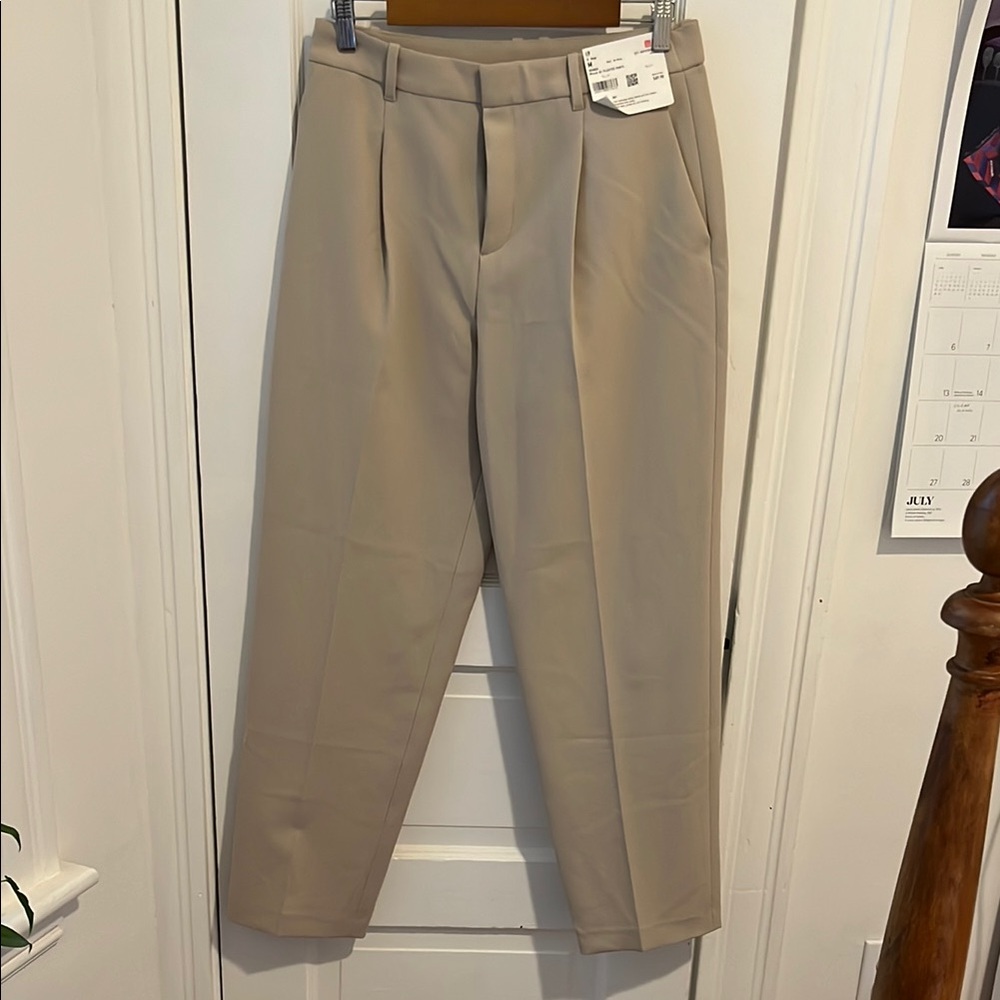 UNIQLO Miracle Air Pleated Pants